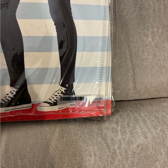 “Where’s Waldo? Wenda Costume with Accessories - NWT - Picture 8 of 8